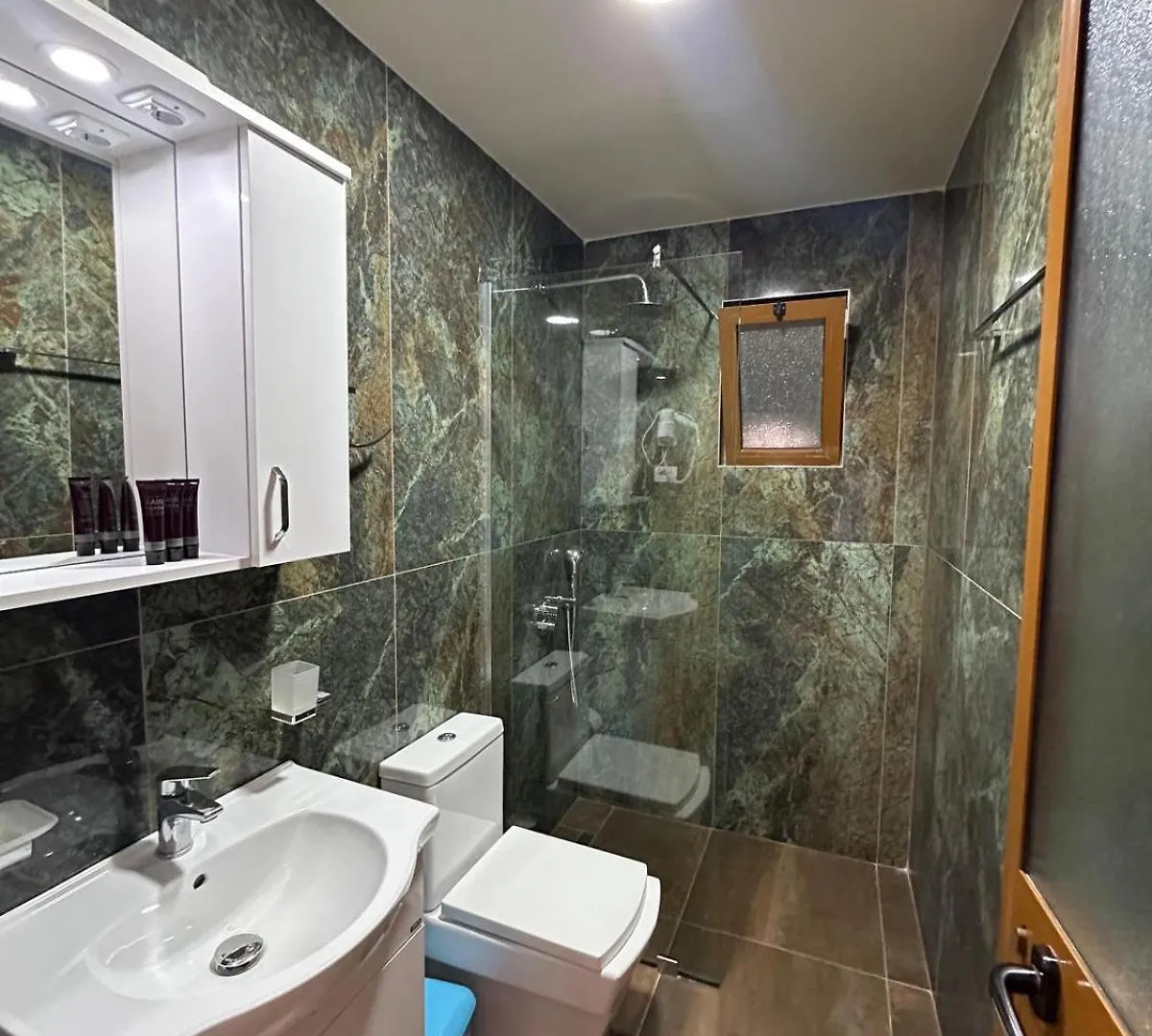 Aqua Hotel 사밀