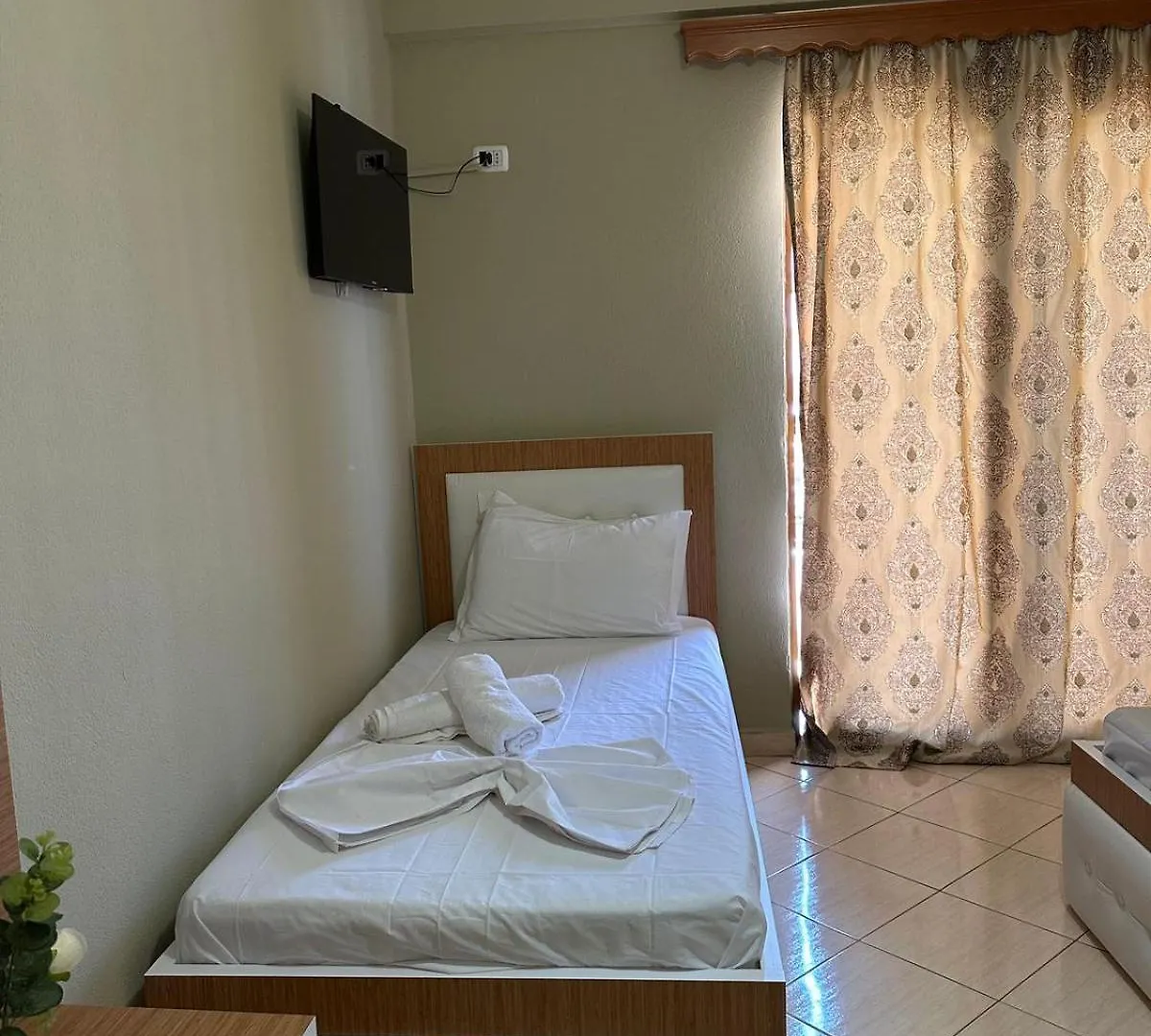 Aqua Hotel Ксамил Албания