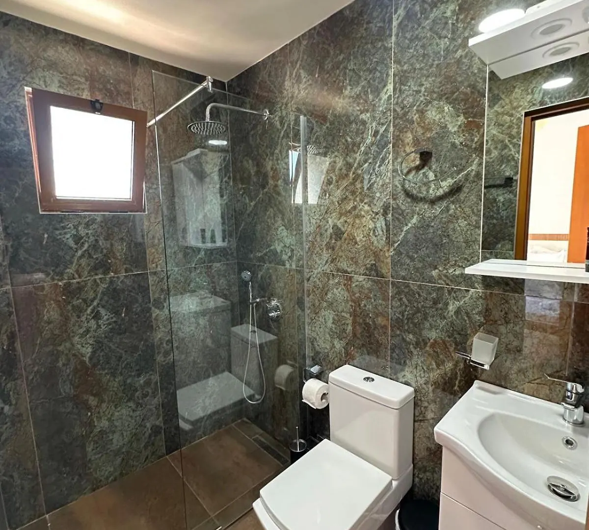 Aqua Hotel Ksamil 0*,