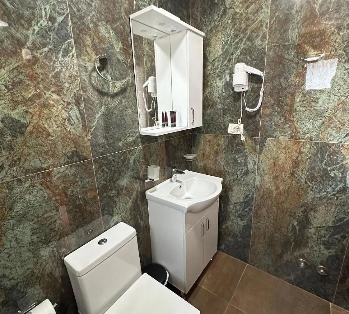 Aqua Hotel Ксамил 0*,  Албания