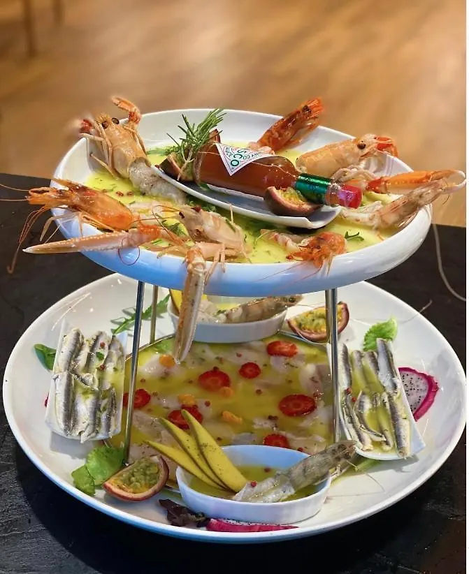 Aqua Hotel Ксамил Албания